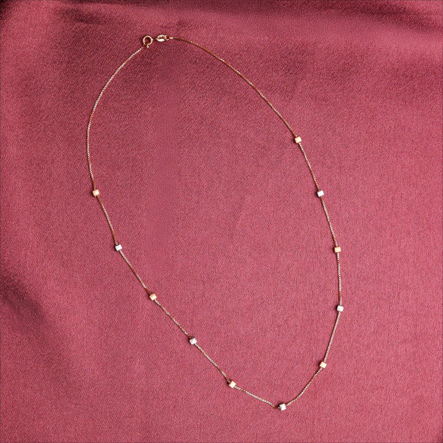 WOMEN CHAIN
