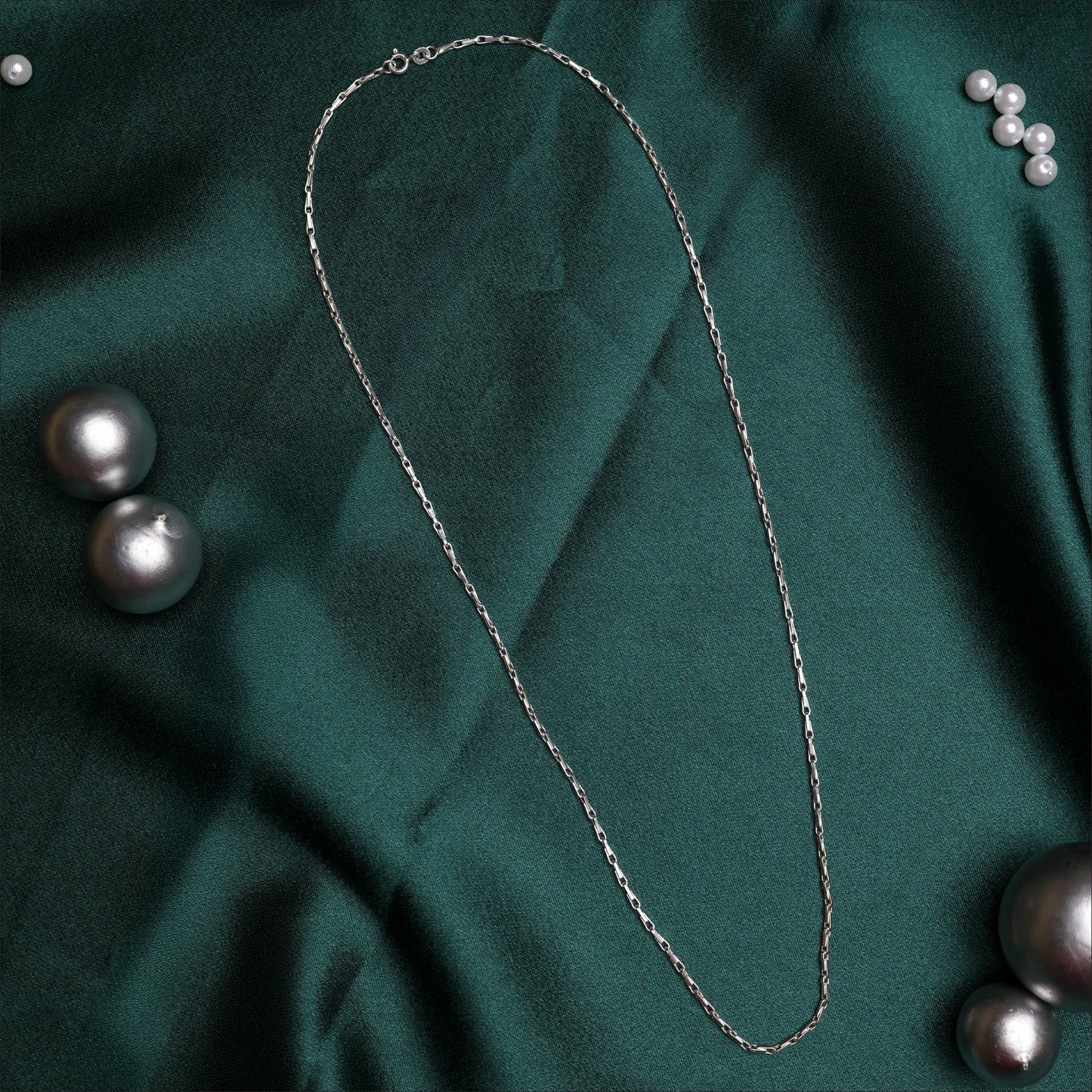 WOMEN CHAIN