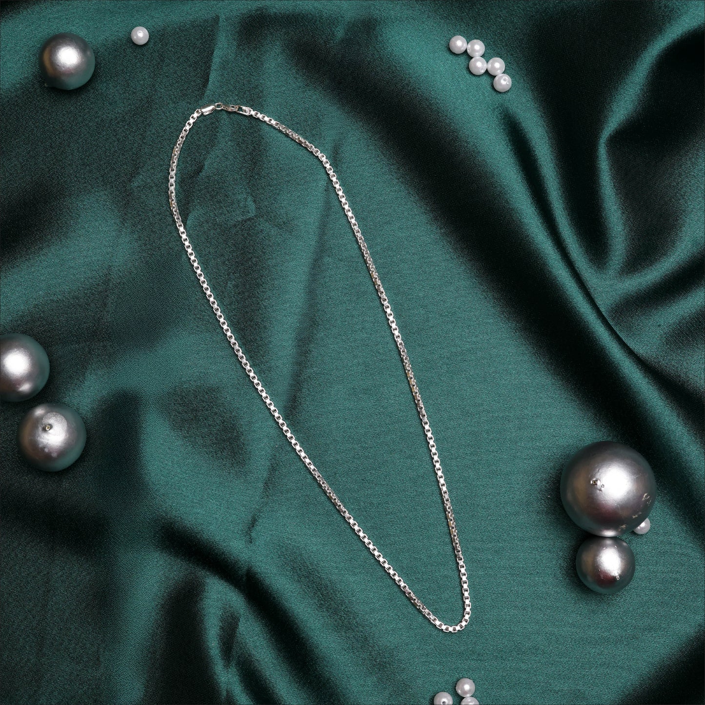 WOMEN CHAIN