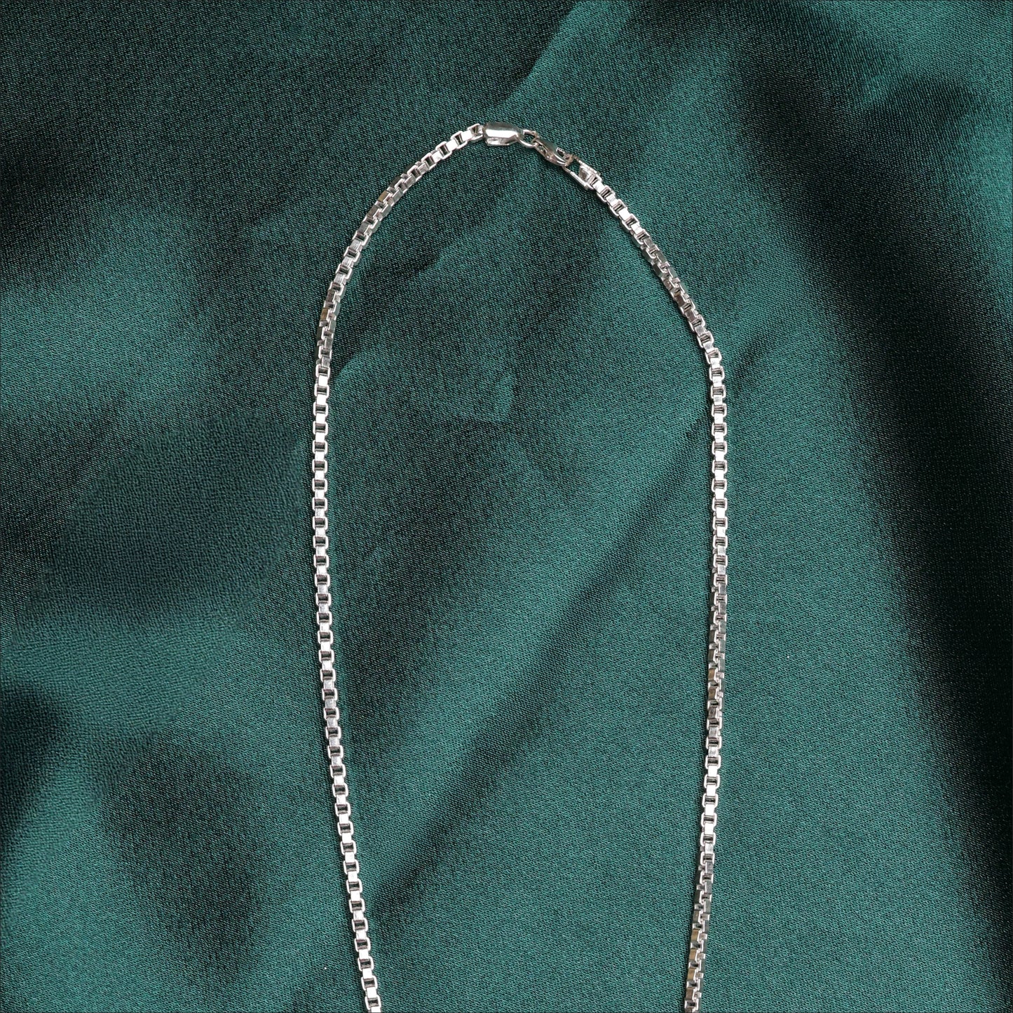 WOMEN CHAIN