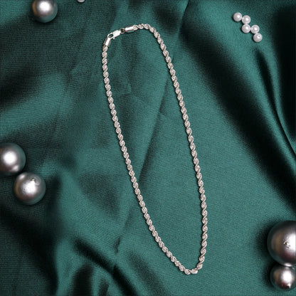 WOMEN CHAIN