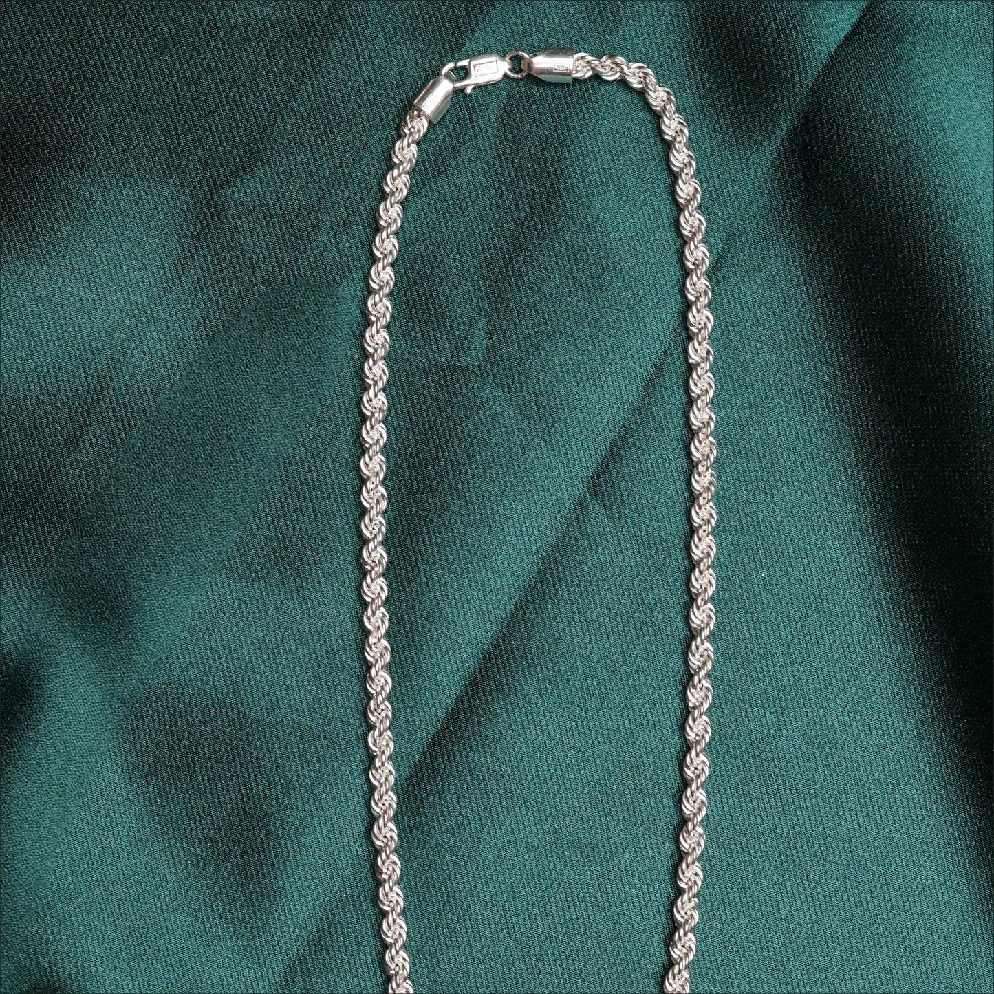WOMEN CHAIN